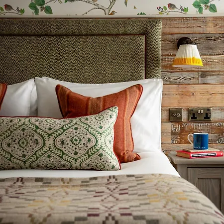 Отель The Golden Lion At Settle 4*