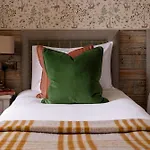 Otel The Golden Lion At
