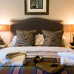 The Golden Lion At Otel 4*