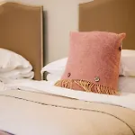 The Golden Lion At Otel Settle