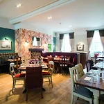 The Golden Lion At 4* Settle