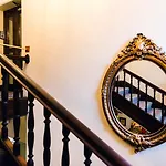 The Golden Lion At 4*