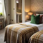 Otel The Golden Lion At 4*
