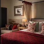 The Golden Lion At Otel Settle