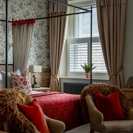 The Golden Lion At 4* Settle