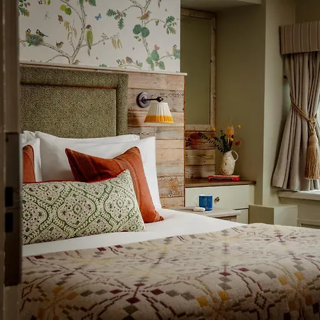 The Golden Lion At Settle Hotel 4*