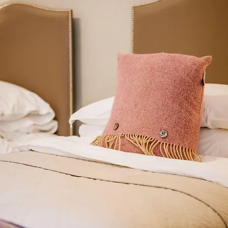 The Golden Lion At Hotel Settle