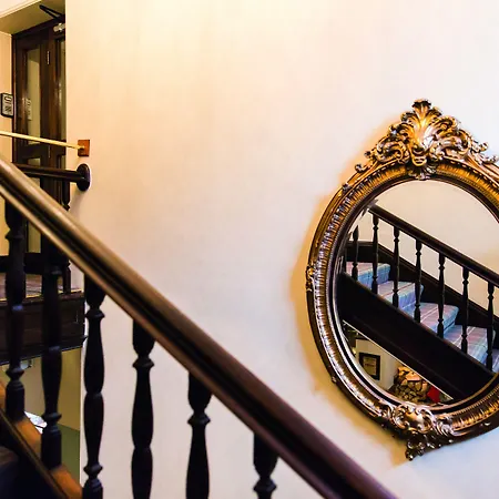 The Golden Lion At 4*