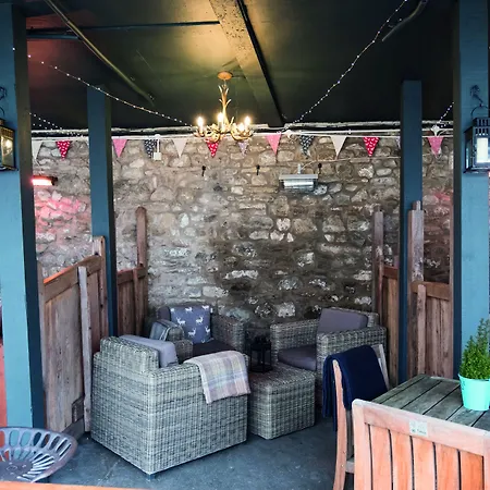 The Golden Lion At Hotel 4*