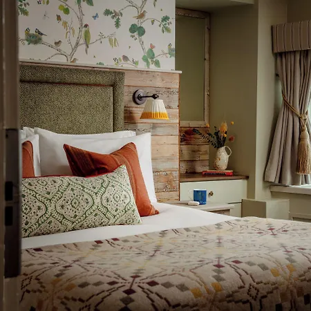 The Golden Lion At 4* Settle