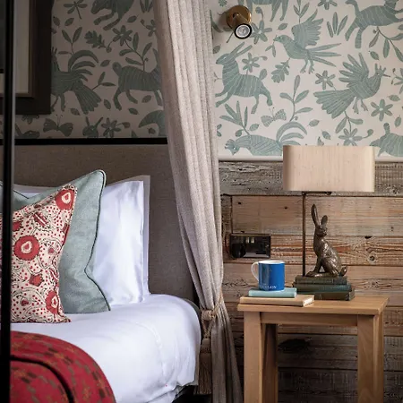 The Golden Lion At 4*