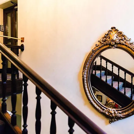 Hotel The Golden Lion At 4*