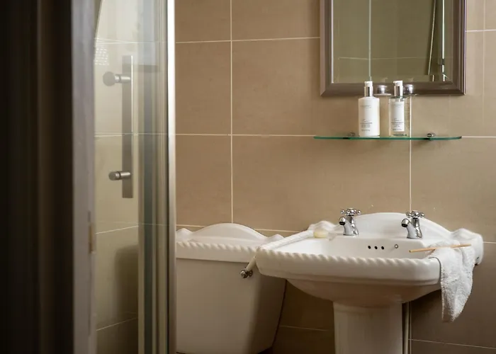 The Golden Lion At Settle 4*