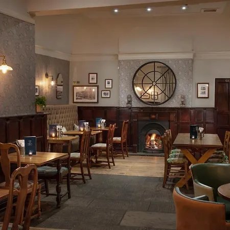 The Golden Lion At 4*